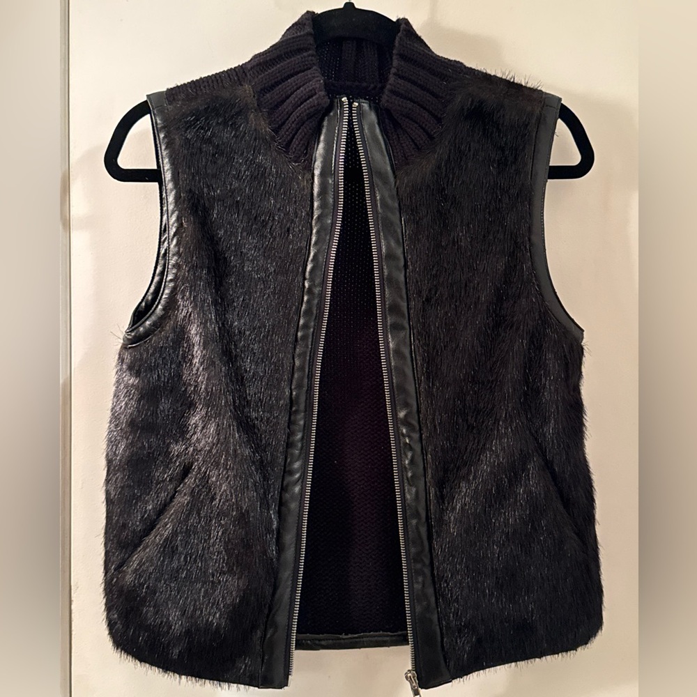 Nordstrom high quality faux fur and cotton knit and leather trim zip up vest